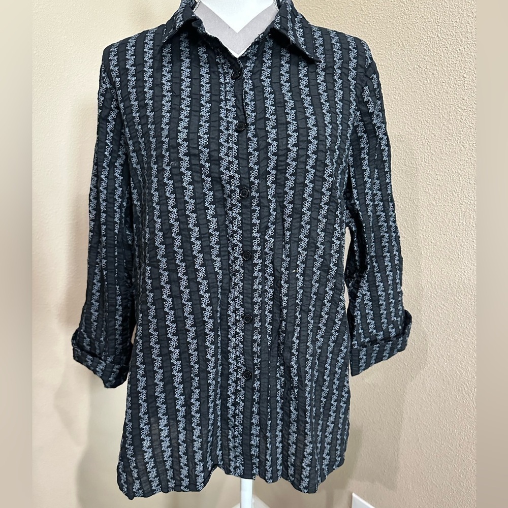 Women’s Black & Gray Seersucker Shirt with eyelet like pattern